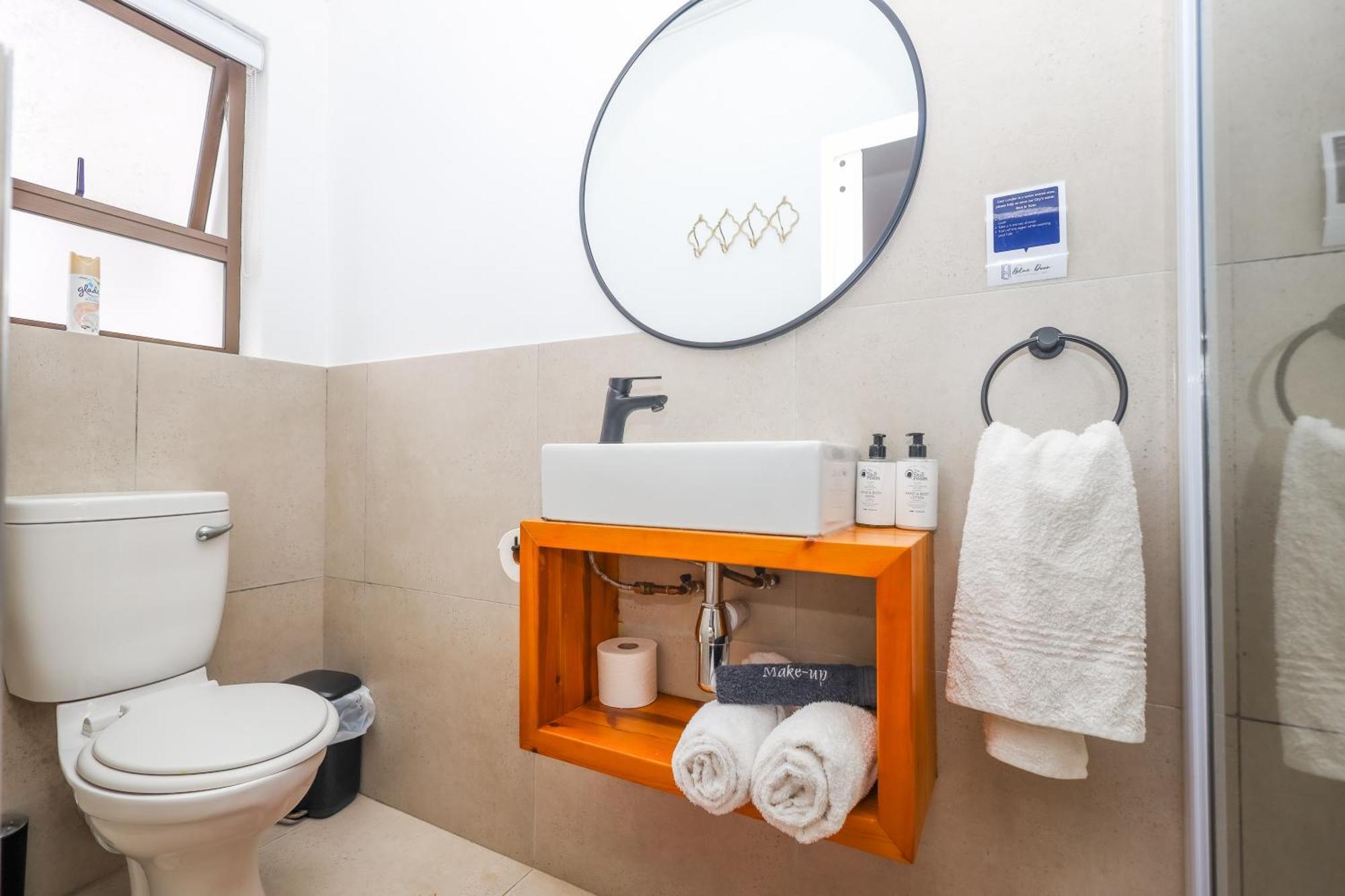 איסט לונדון The Blue Door B&B מראה חיצוני תמונה